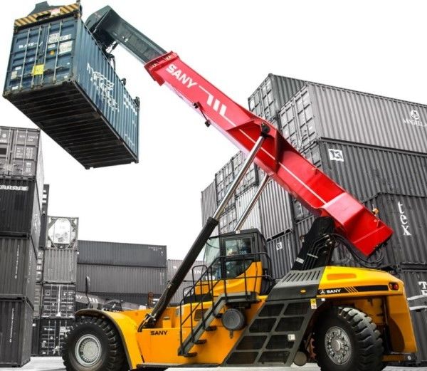 Wharfs / Storage Yards Reach Lift Forklift , Reach Fork Truck Anti Collision